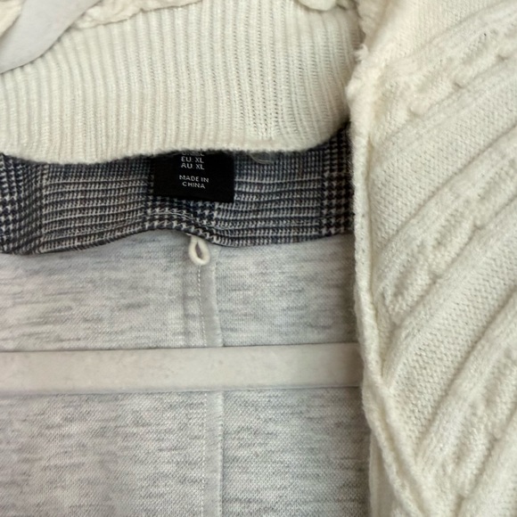 Gray Tahari Plaid Women's Blazer with White Hoodie/sweater - Picture 5 of 8